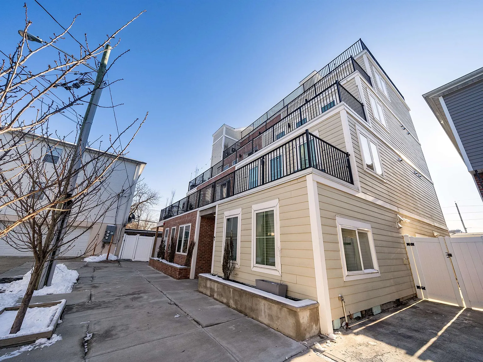 1 bed, 1.0 bath, 936 sqft, $3,350 — Photo 2