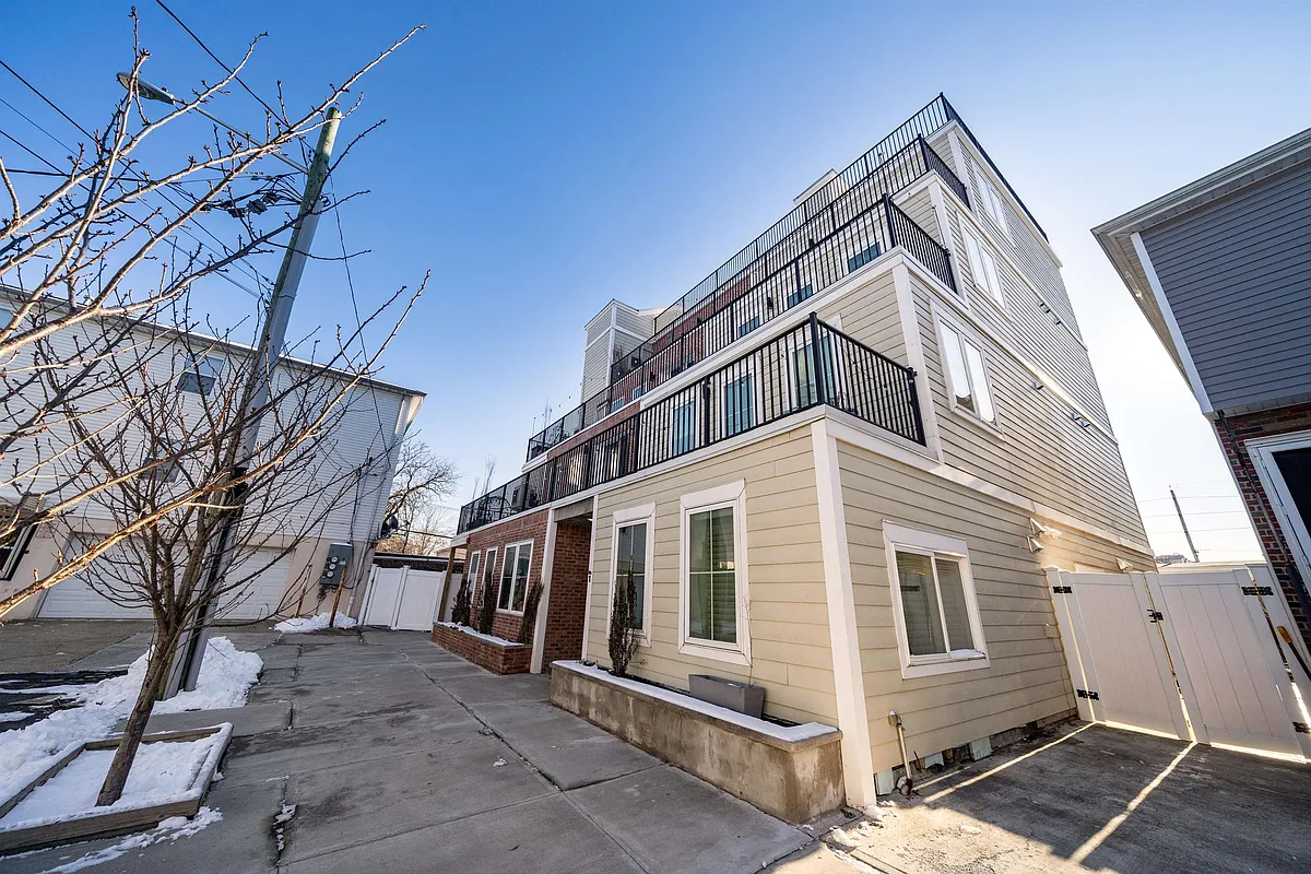 Building Photo - 83 Waverly St #1
