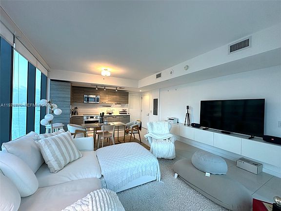 5th image of 650 NE 32nd St Unit 2108