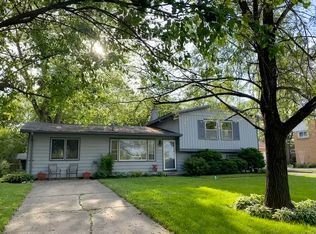 2155 Theda Ln, Rolling Meadows, IL 60008