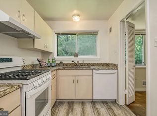 10655 Weymouth St APT 3, Bethesda, MD 20814