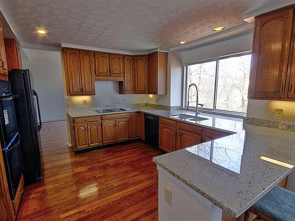 3rd image of 7000 Shadetree Ct