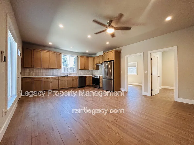 2 bed, 1.0 bath, 980 sqft, $2,400 — Photo 3