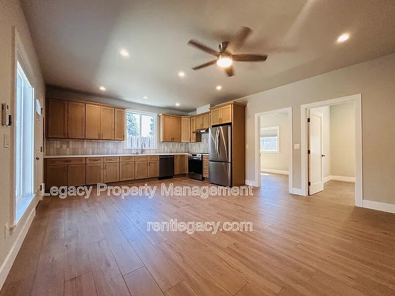 1195 Heather Ct #A — Photo 3