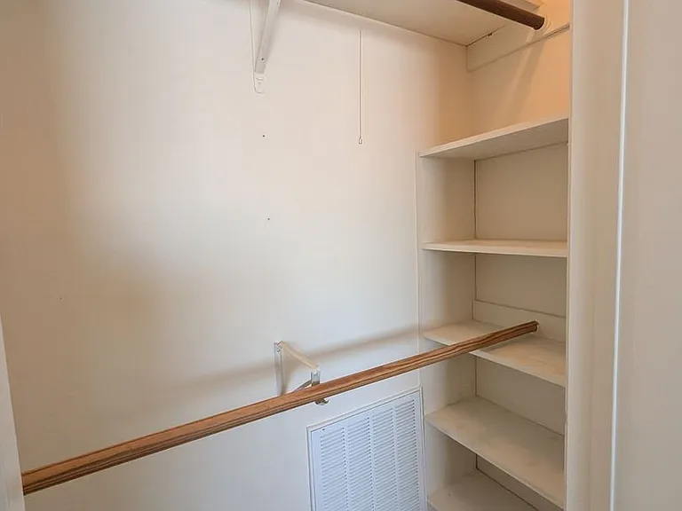 976 Sunmeadow Dr — Photo 17