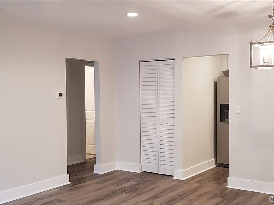 1st image of 615 SE 16th St APT 1-4