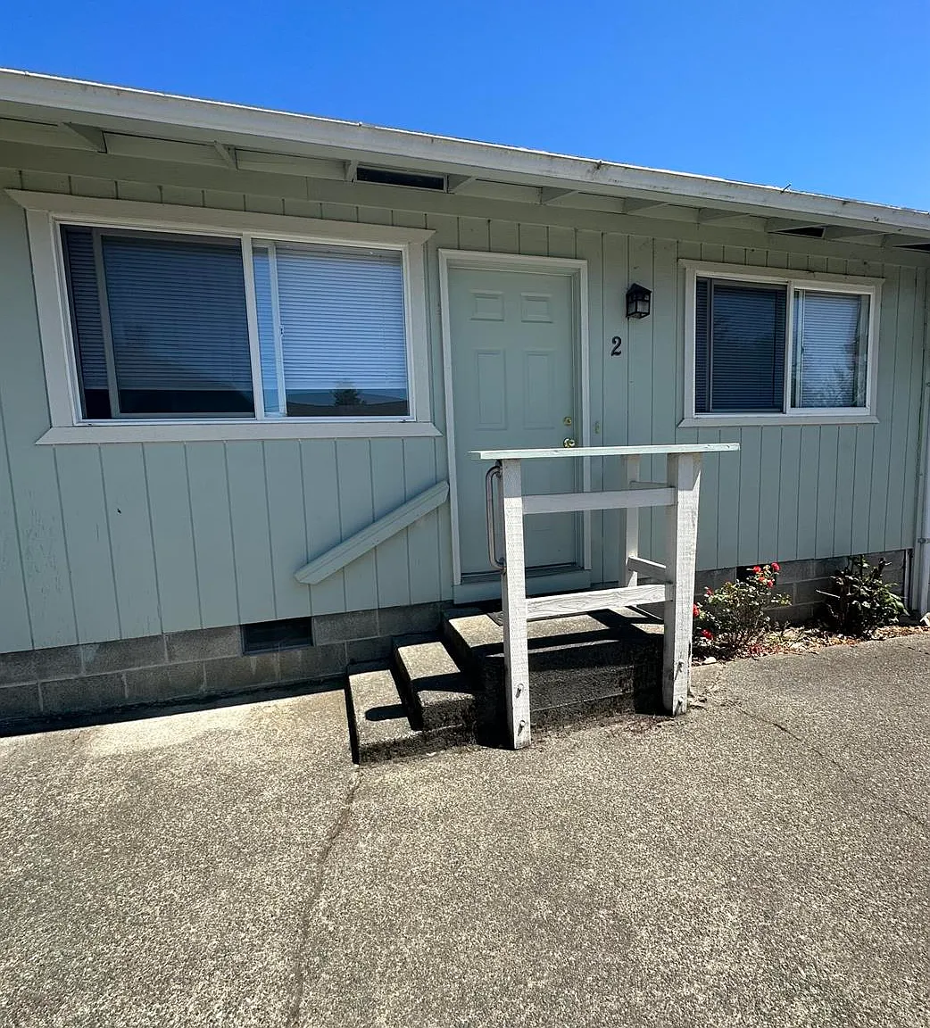 2 bed, $895 — Photo 1