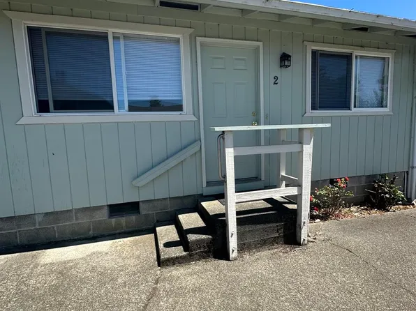 1035 W 11th St #2, Coquille, OR 97423
