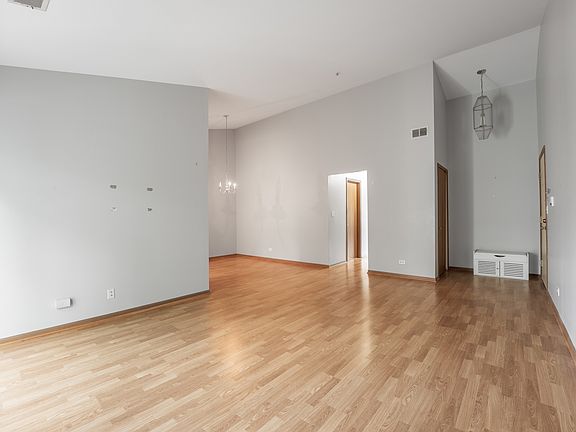5th image of 1590 Thornfield Ln APT 4