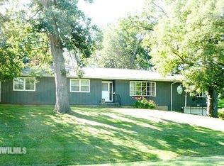 301 Butternut Dr, Lena, IL 61048