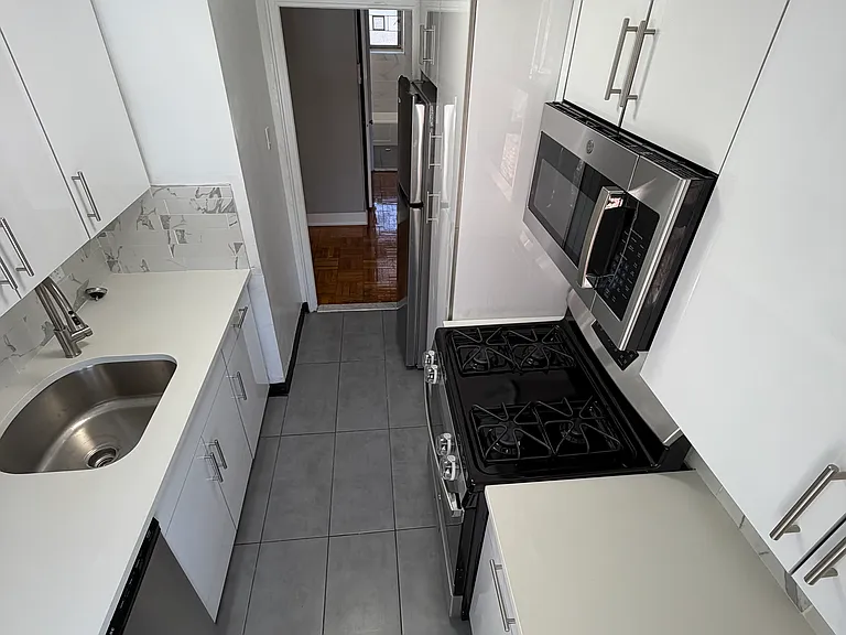 71st Cres — Photo 4