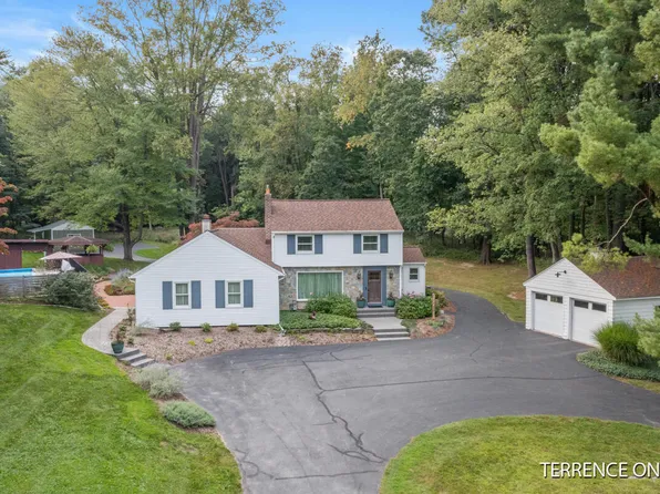 2005 Thornapple River Dr SE, Grand Rapids, MI 49546