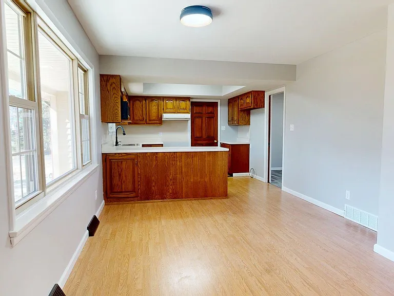 3280 E Oakwood Ave — Photo 6