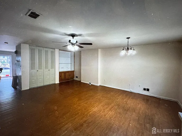211 Gambocz Ct S — Photo 21