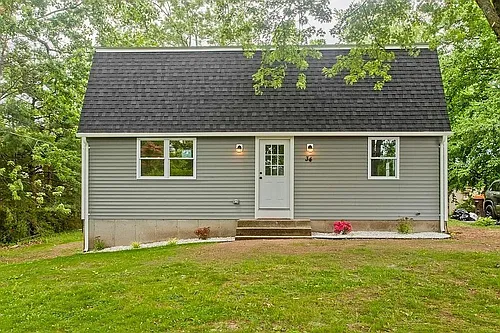 34 Mooreland St Photo 1