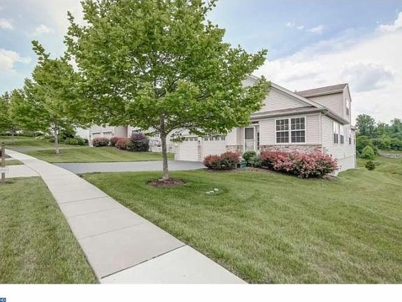 2nd image of 128 Gaston Ln