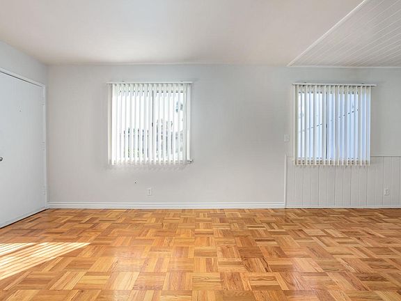 3rd image of 16025 Gault St APT 8