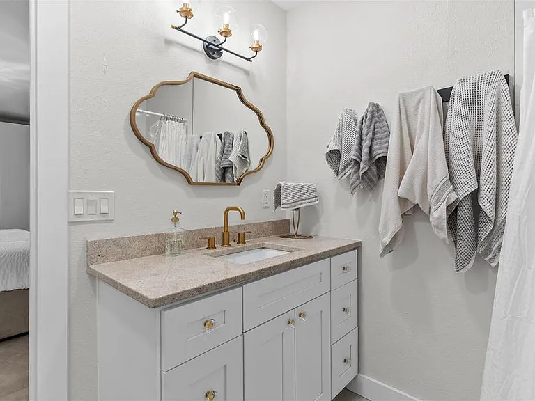 4104 W Knights Ave — Photo 20