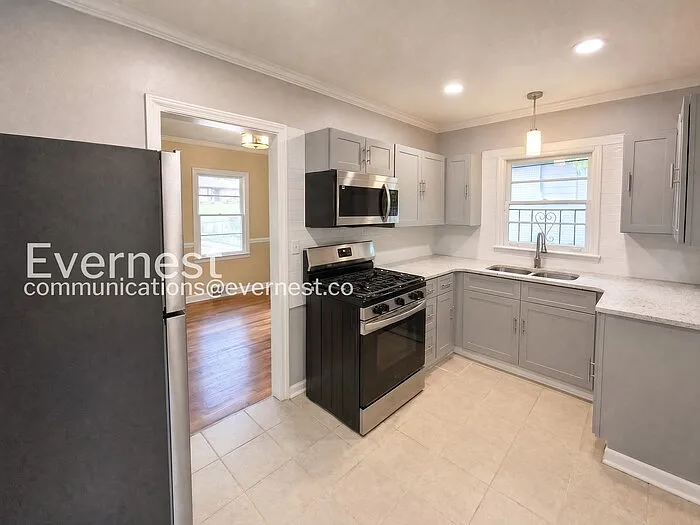 1728 Valencia Rd — Photo 3