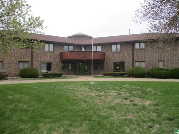 1325 Greta St APT 10, Cherokee, IA 51012