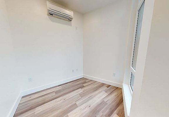 5th image of 1078 Fulton St APT 7B
