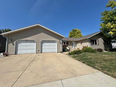 702 S Saratoga St, Marshall, MN, 56258