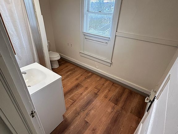 4th image of 723 Naomi St
