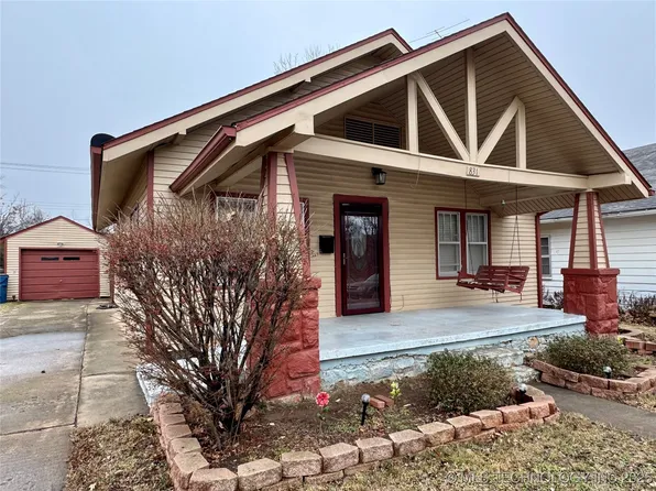 831 E Cherry St, Cushing, OK 74023