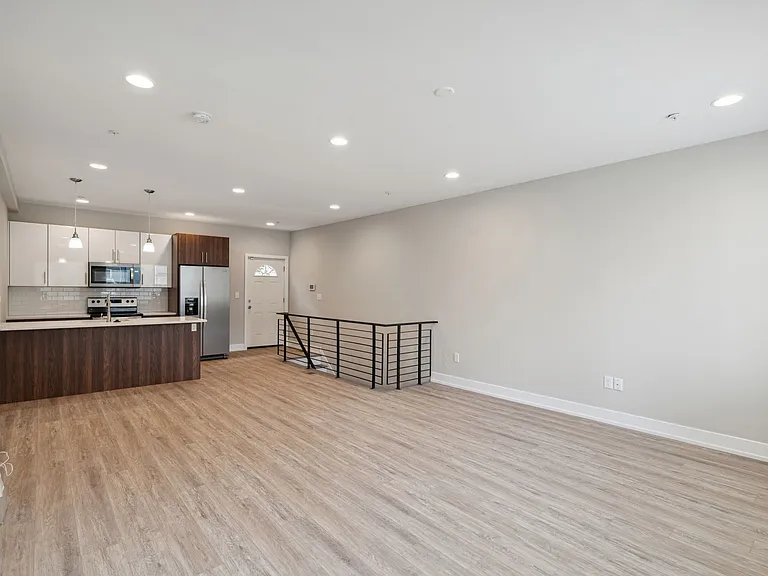 2612 Annin St #2 — Photo 8