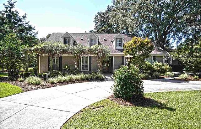 2nd image of 510 Live Oak Ln