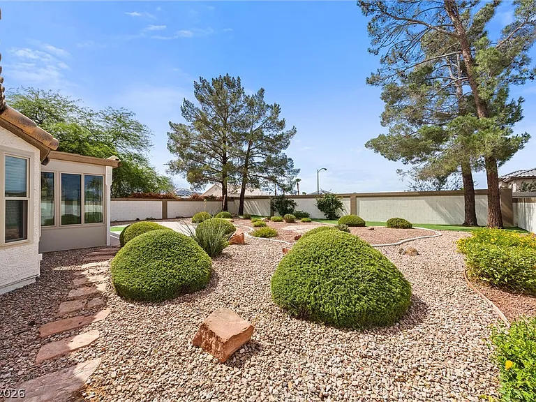 360 Humboldt North Dr — Photo 40