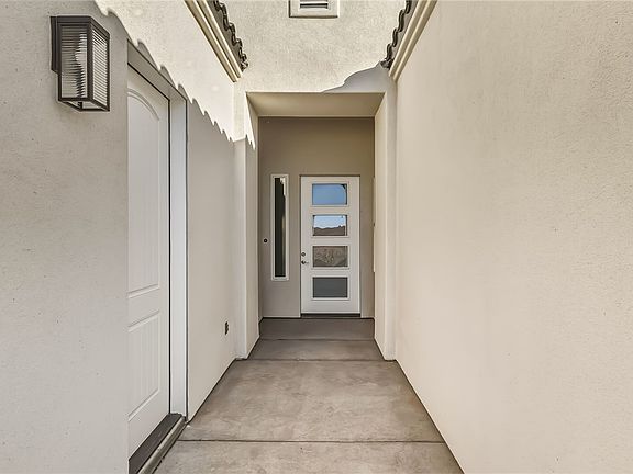 4th image of 2027 E Lago Grande Court