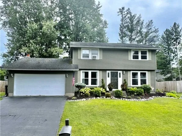 4033 Pawnee Dr, Liverpool, NY 13090