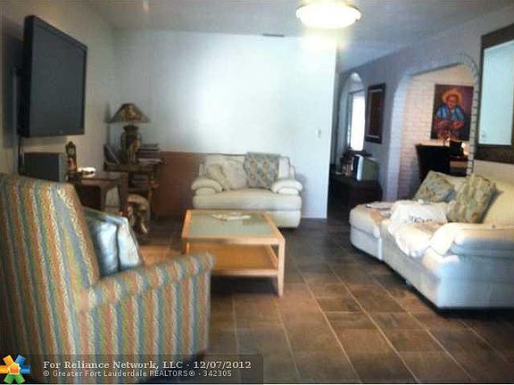 4th image of 222 NE 5th Ave