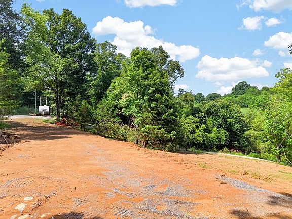 3rd image of 384 Huff Hollow Rd