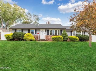 621 Sumner Ave, Belford, NJ 07718