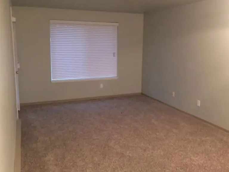 HARTFORD COURT APTS — Photo 13