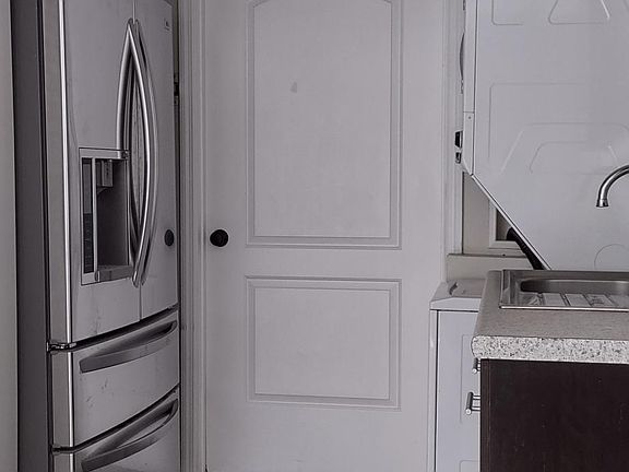 2nd image of 426 SW 4th Ave
