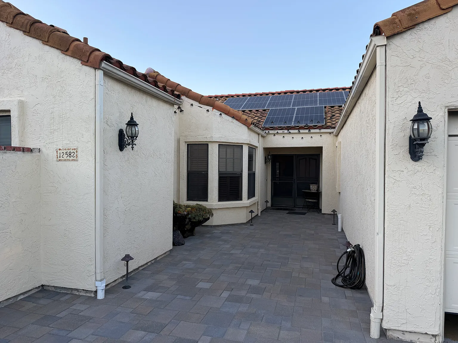 3 bed, 1966 sqft, $5,400 — Photo 1