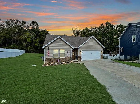7236 W Mustang Dr, Ellettsville, IN 47429