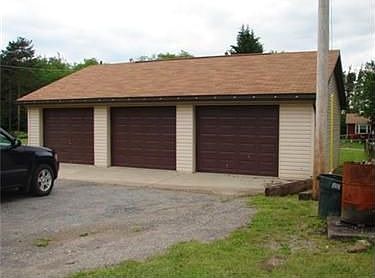 2nd image of 122 Triple H Ln