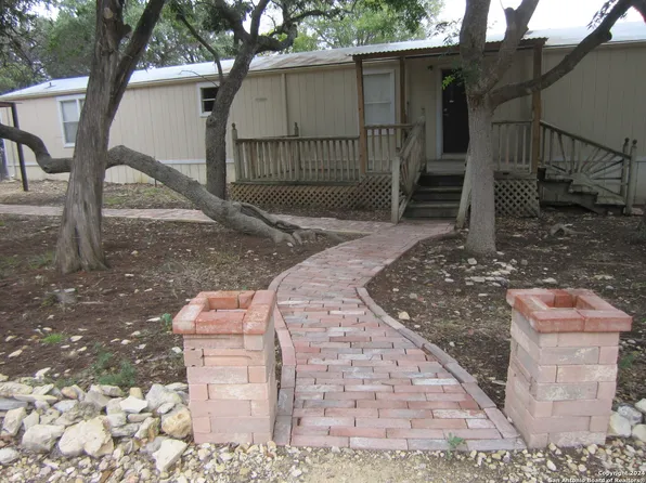 1095 Scenic Dr., Bandera, TX 78003