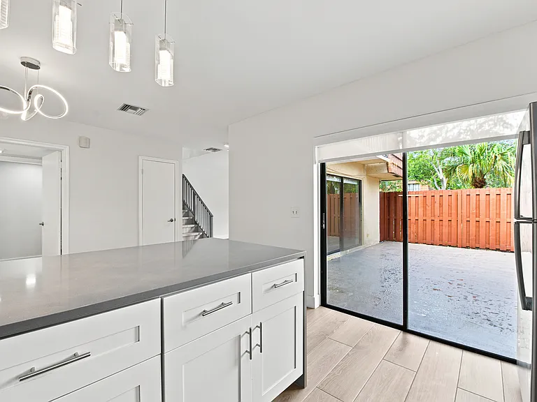 2695 Albatross Rd N #100 — Photo 9