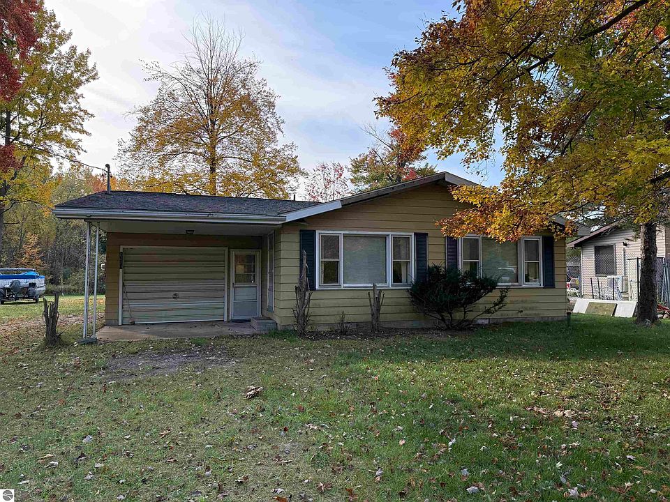 1st image of 8273 Long Lake Rd