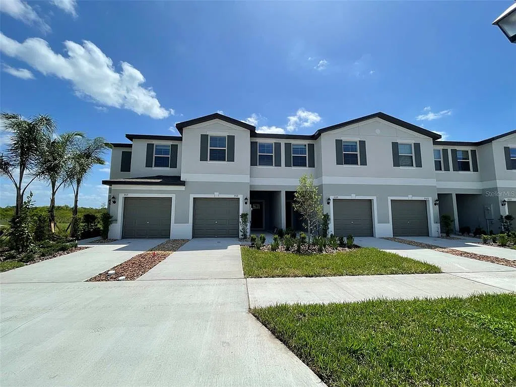 3 bed, 2.5 bath, 1634 sqft, $2,000 — Photo 1