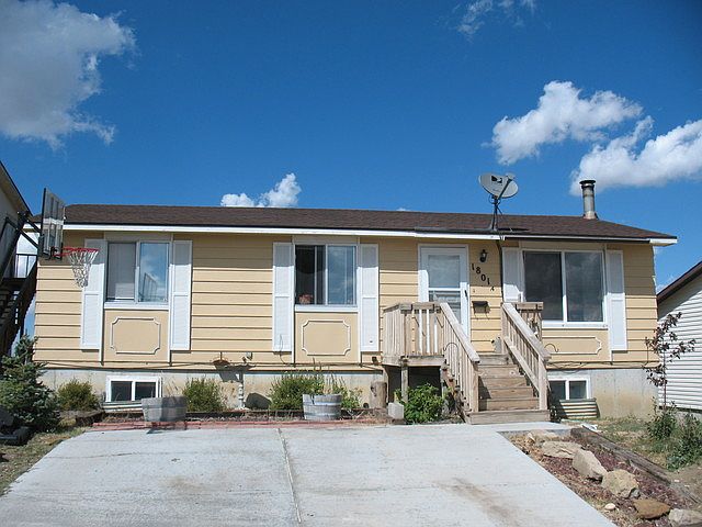 2nd image of 1801 Garnet St Unit A