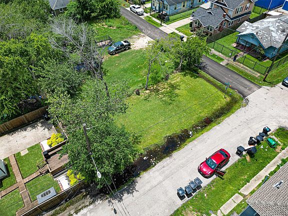3rd image of 2910 Jewel St