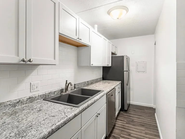 Beautifully Updated Kitchen!