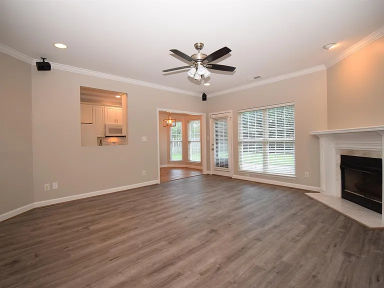 5725 Riverbirch Dr — Photo 3