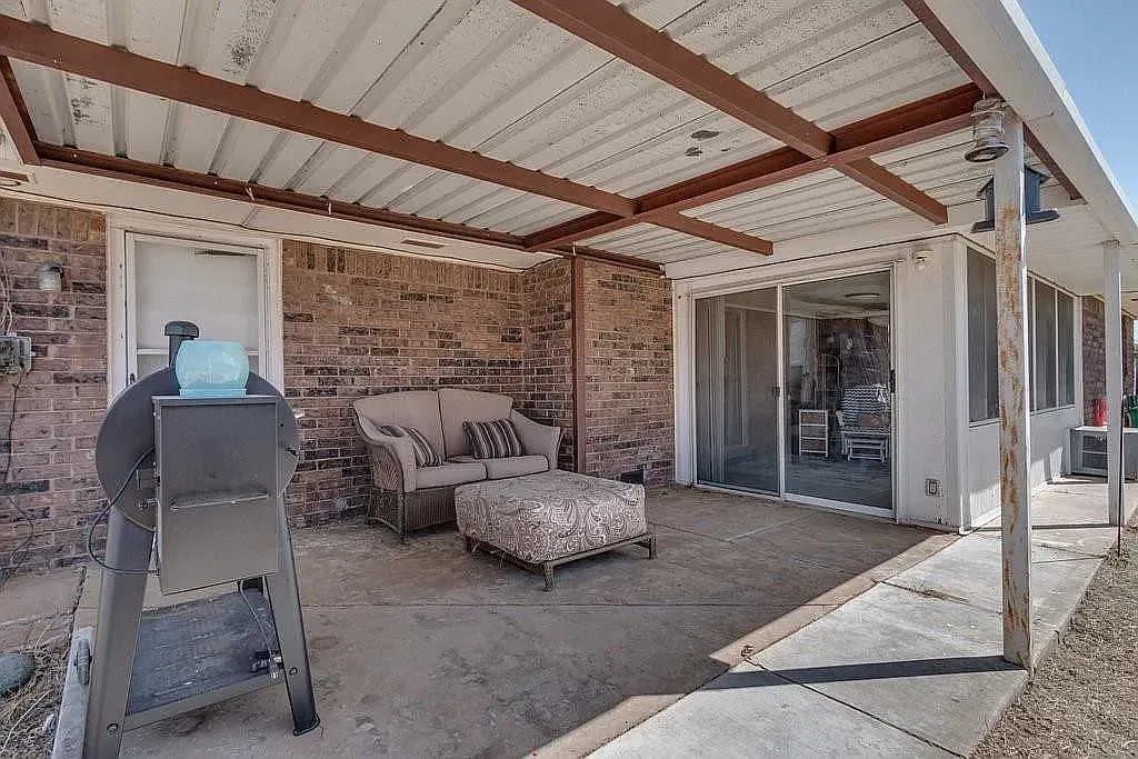 3 bed, $1,500 — Photo 2
